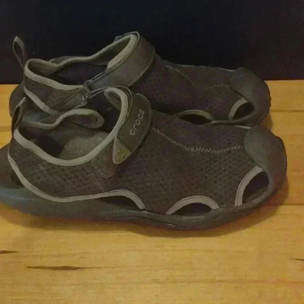 Men's Swift Water‎ mesh Crocs brown size 10